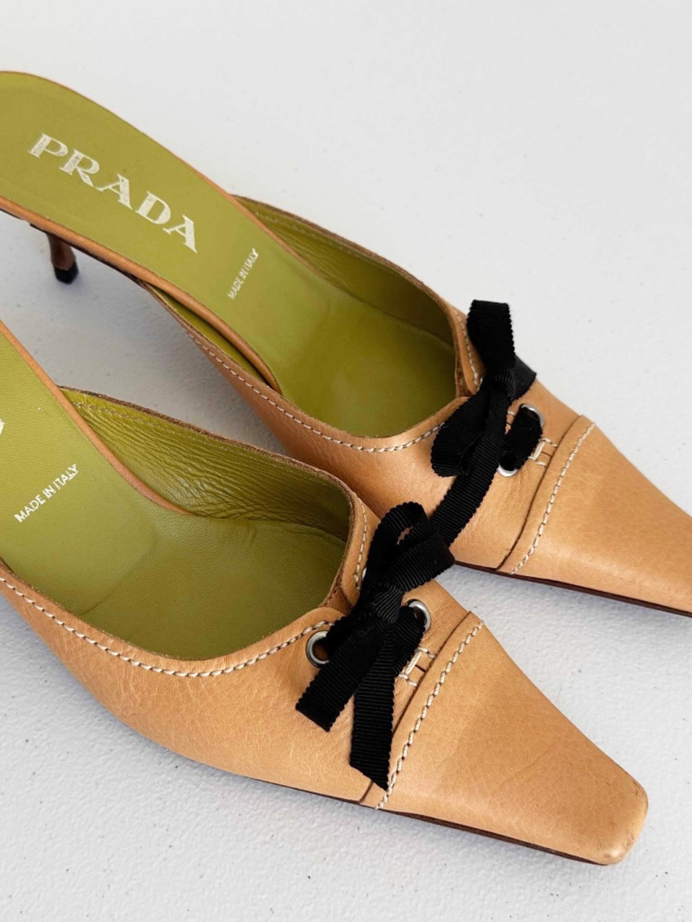 RARE Vintage Prada Eyelet Bow Mules Tan Leather Kitten Heels 39.5 Italy Y2K